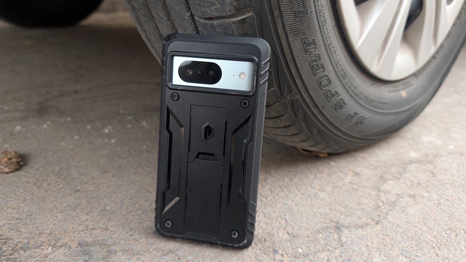 Google Pixel 8 heavy-duty Poetic Revolution case drive test