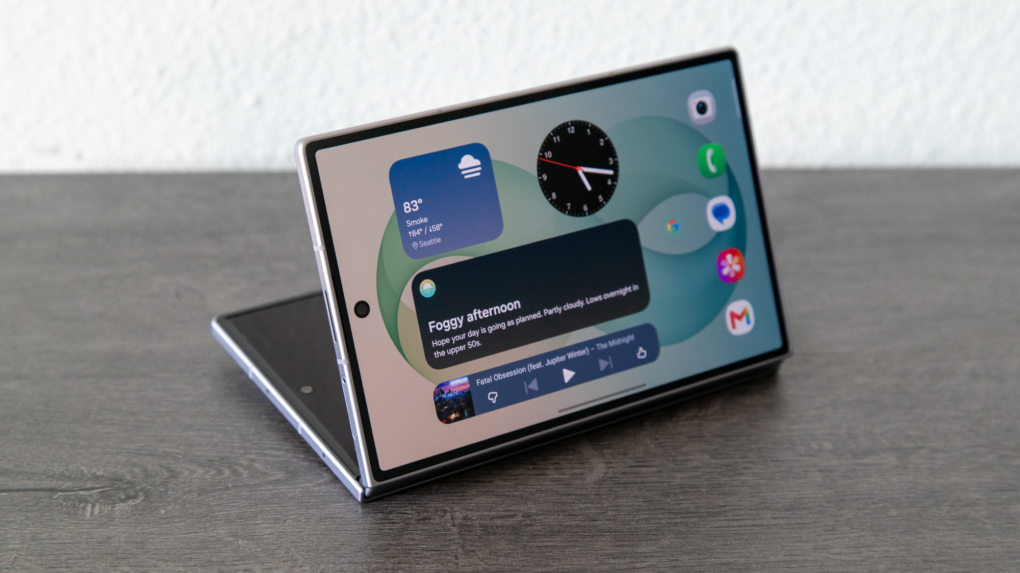 Galaxy Z Fold 8 external display