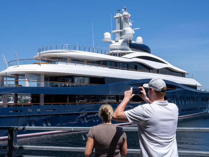 Mark Zuckerberg's Superyacht Launchpad splash news 2