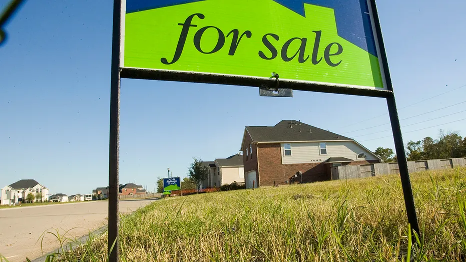 Missouri homes in background of 'for sale' sign