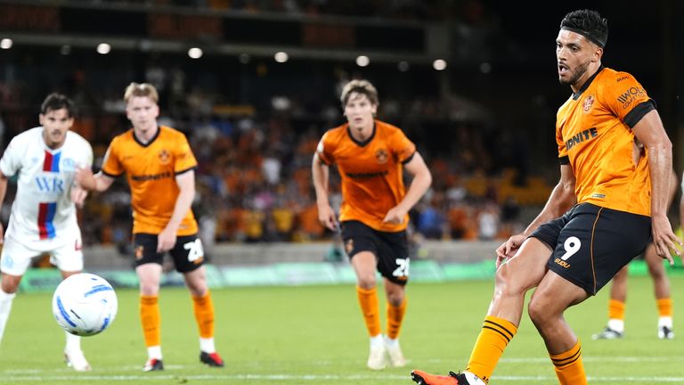 Jimenez scores Wolves' late equaliser from the penalty spot