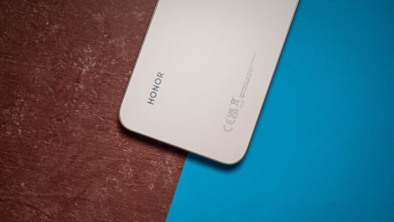 Global smartphone sales hit a major slump, except for this Android phone brand