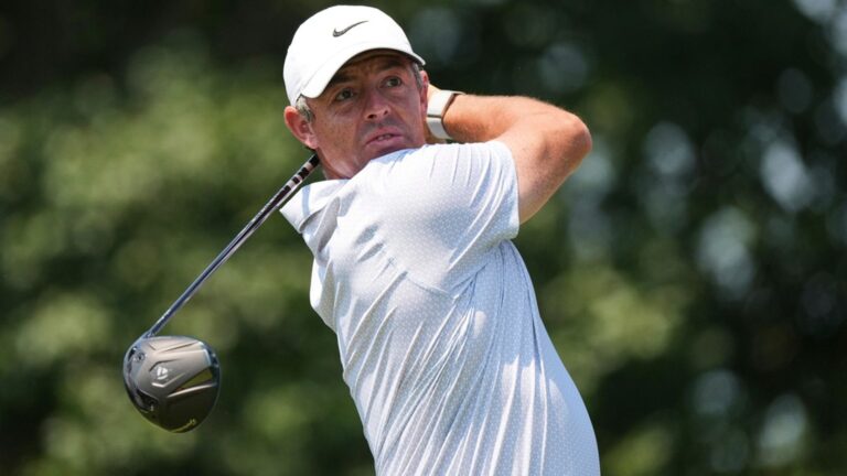 Rory McIlroy: World No 2 pulls himself back into contention at the BMW Championship after five-under par third round | Golf News