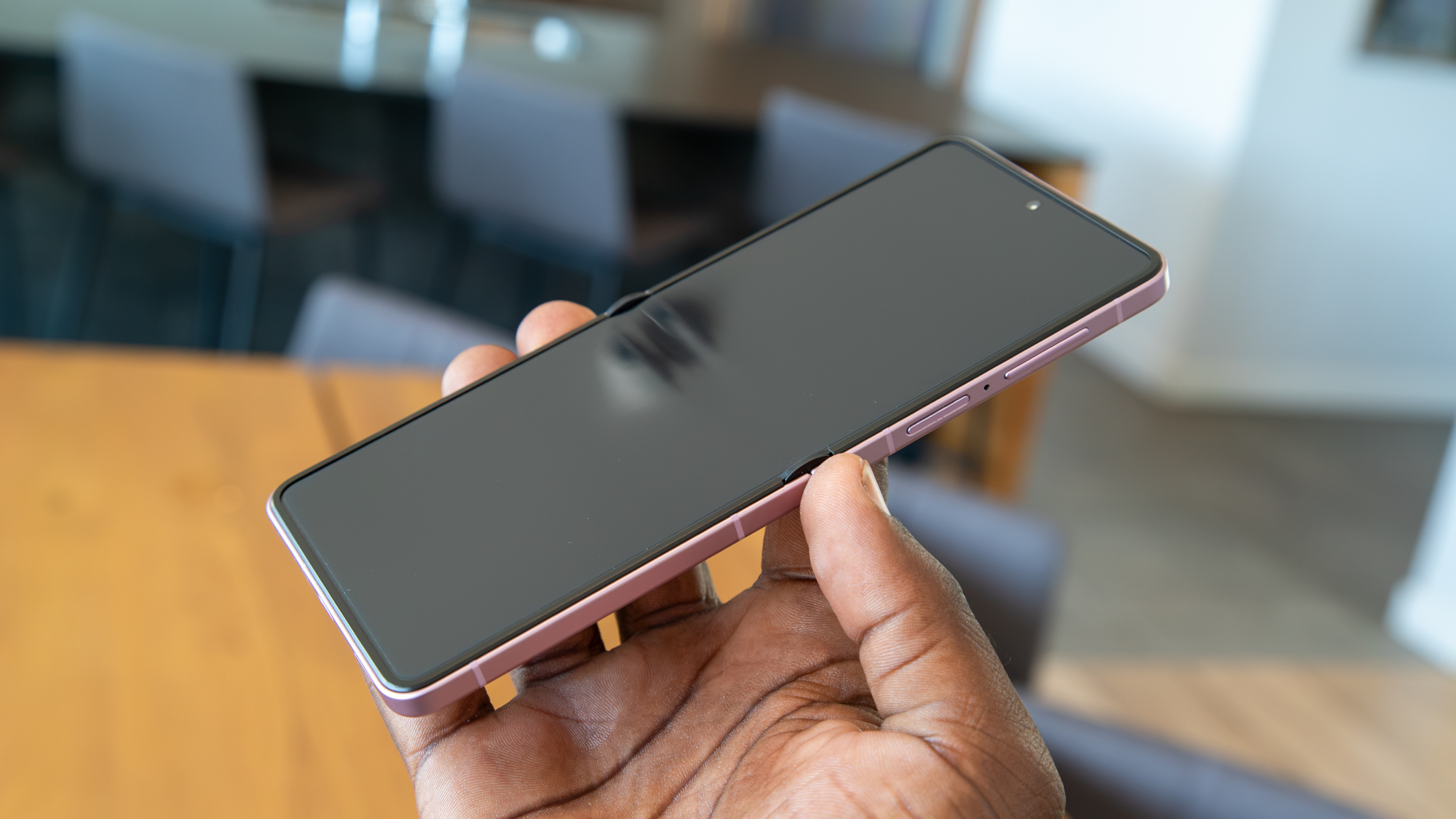 Galaxy Z Flip 8 display crease