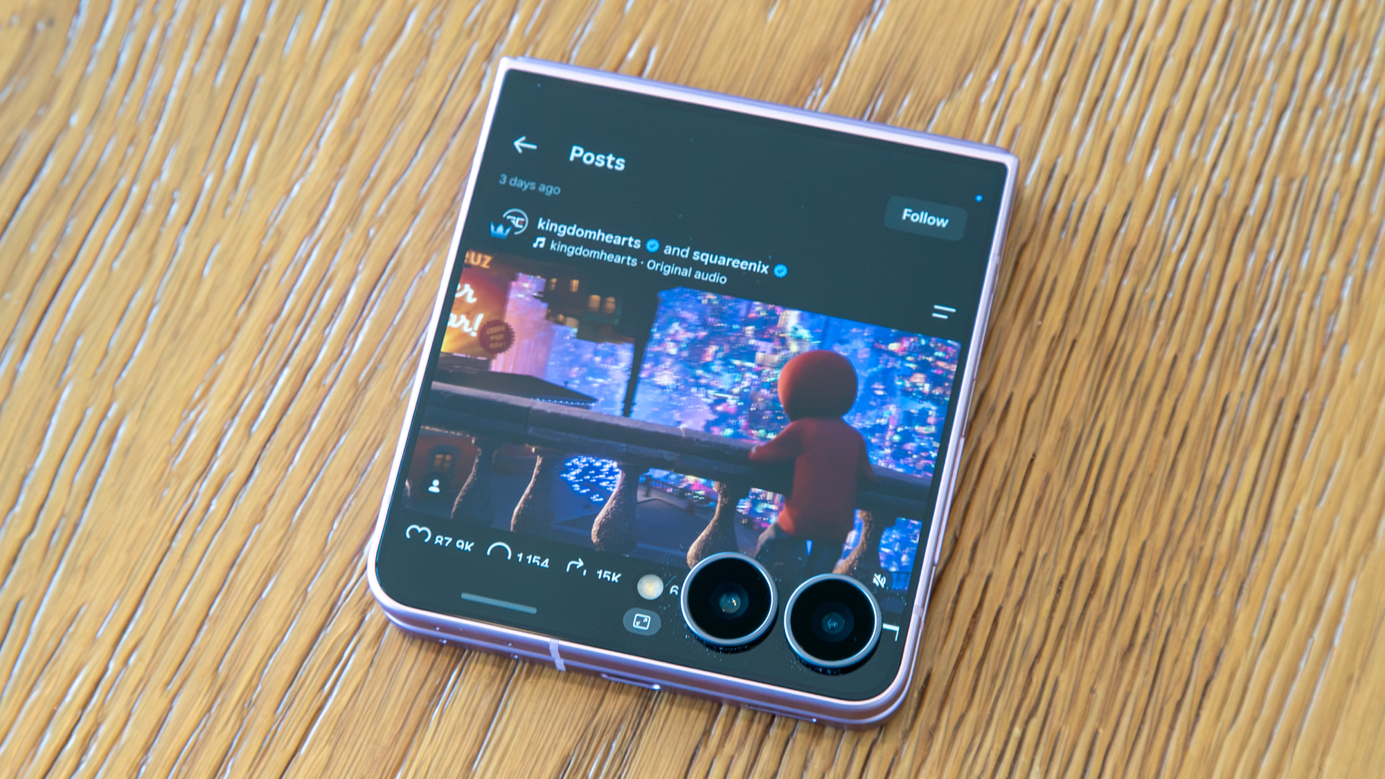 Instagram on the Galaxy Z Flip 8 cover screen
