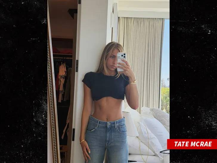 August’s Hottest Celeb Shots insta 4