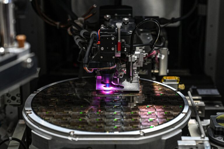 China Chip Equipment Hits 35%; Vacuum Valves and RF Power Remain 80% Foreign