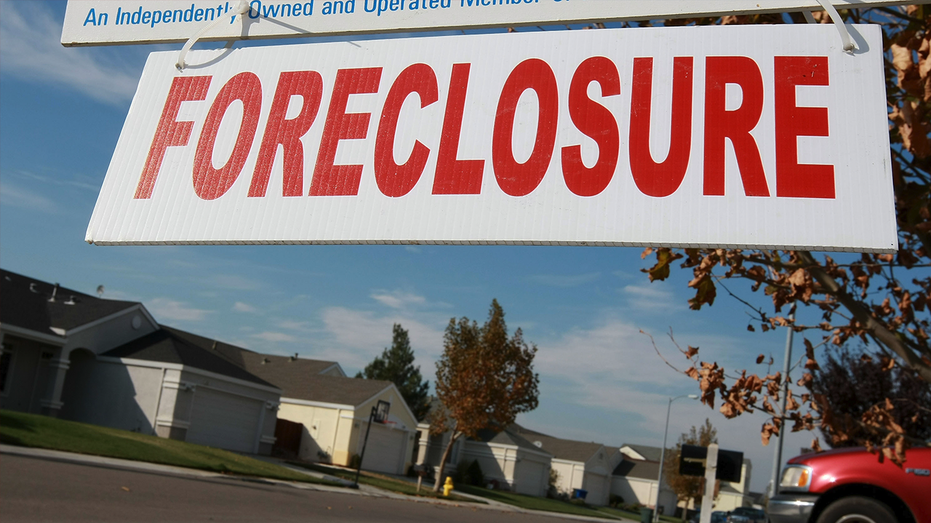 Foreclosure sign