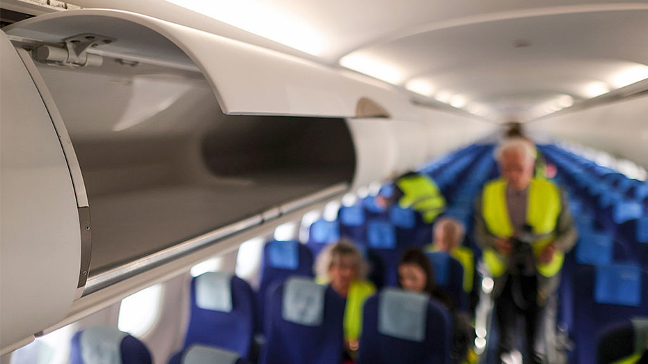 Overhead compartment