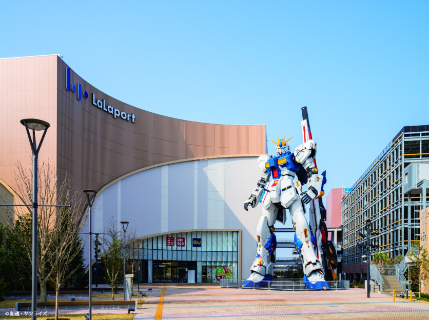 Gundam Statue