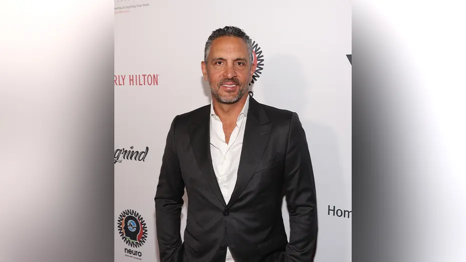Mauricio Umansky in a jacket and white shirt.