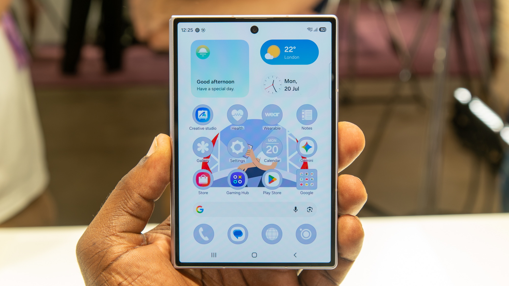 Galaxy Z Fold 8 home screen on external display