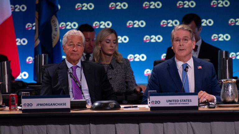 Trump Defends Hosting Russia at G20 as Europeans Voice Disapproval