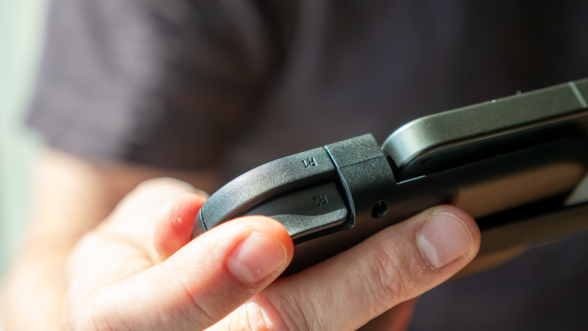 Pushing on the right trigger on a Razer Prio