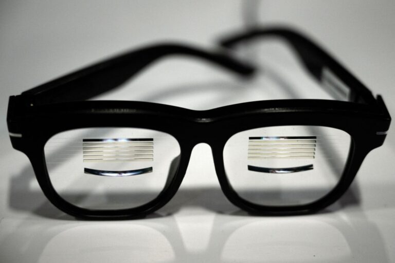 AR Glasses Waveguide Weight Cut 75%: Beijing Startup Raises $15M for Silicon Carbide Chips