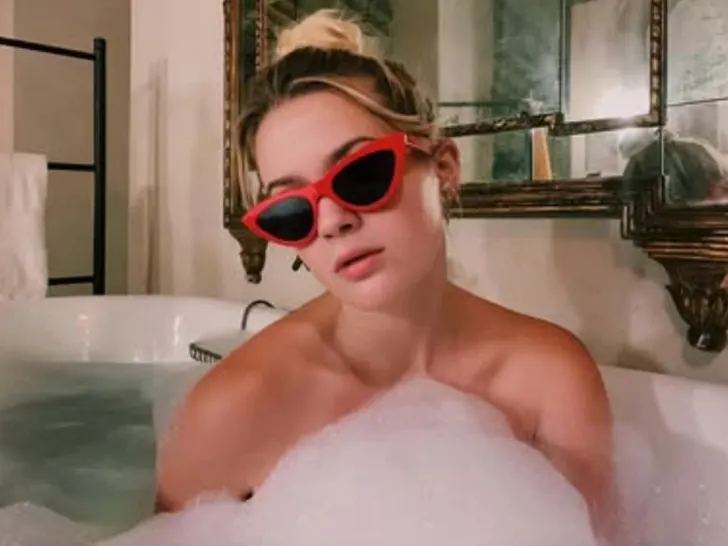 0908-Ava-Phillippe-Hot-Shots-SUB-1