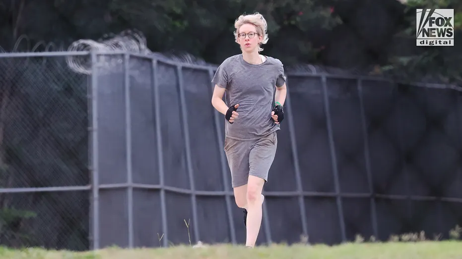 Theranos CEO Elizabeth Holmes exercises in federal jail.
