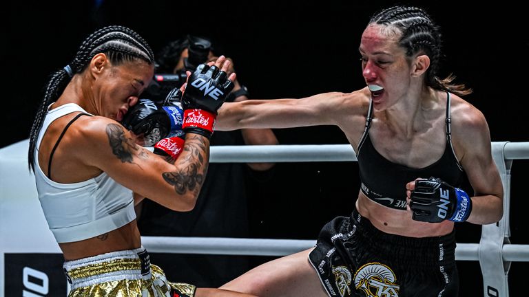 Marie McManamon challenges Allycia Hellen Rodrigues for the world Muay Thai championship