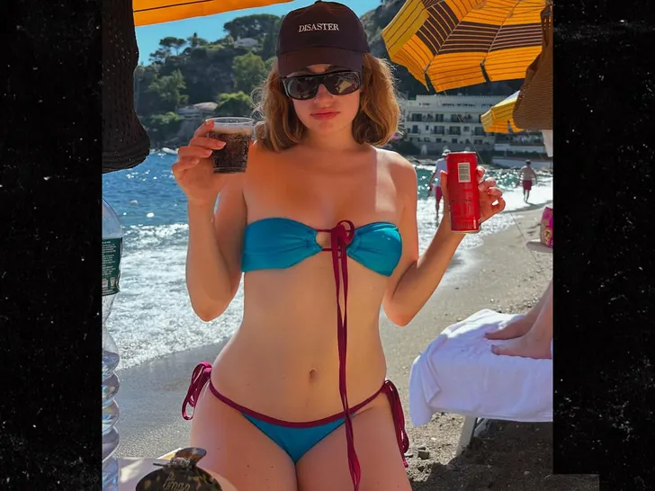 0911-Rachel-Sennott-Hot-Shots-Sub2
