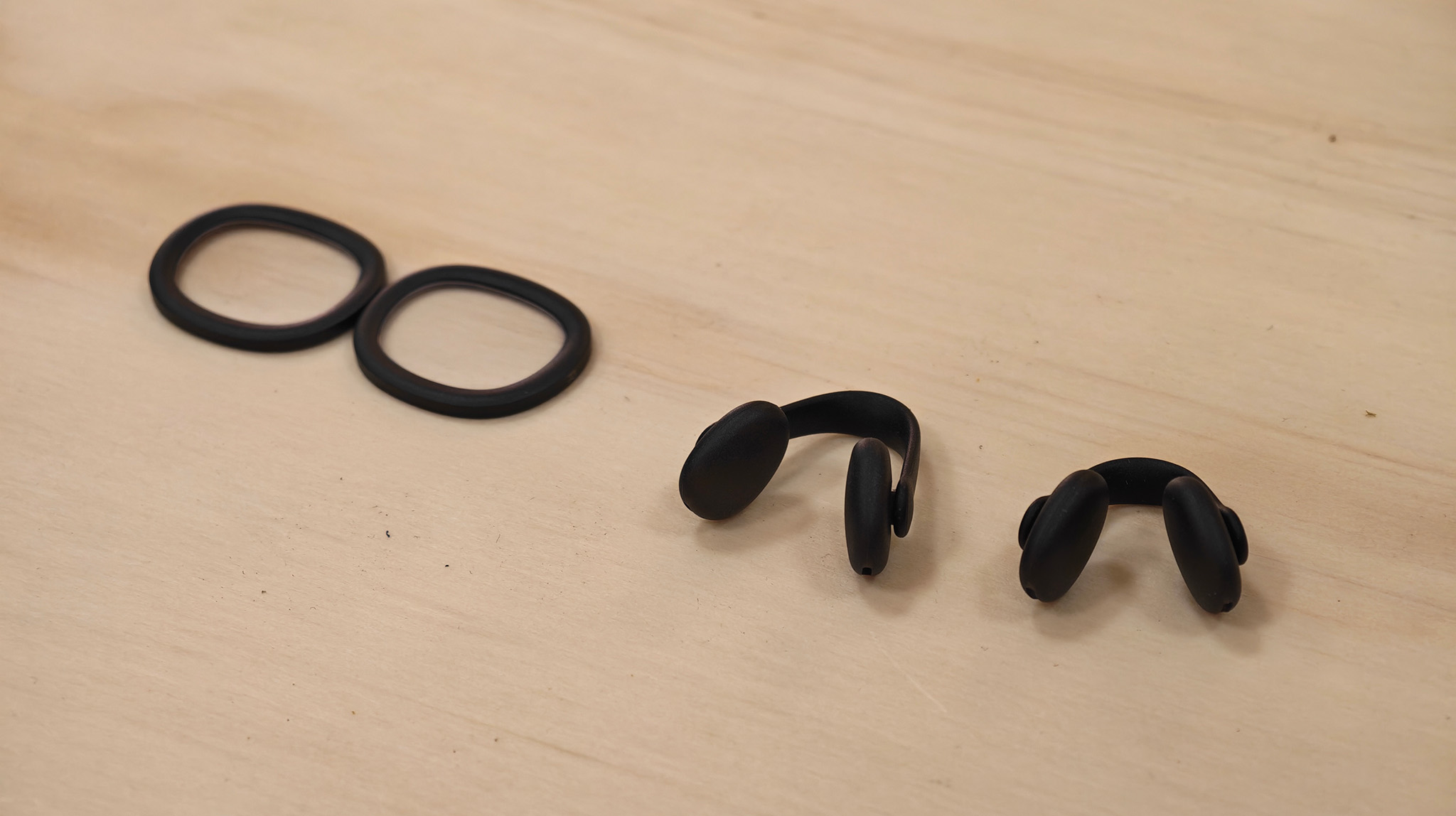 The magnetic prescription lenses and different sized nosepads for Meta VR Glasses