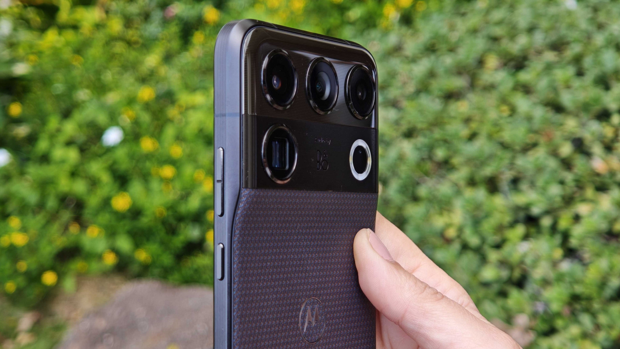 The Motorola Signature 27 camera housing from the side