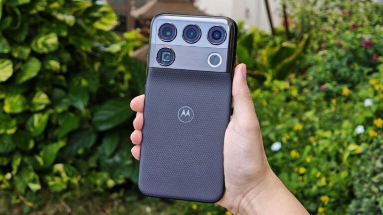 ‘We heard you, we heard media, we heard analysts’: Motorola talks about why now is the time North America needs its premium Signature 27 phone