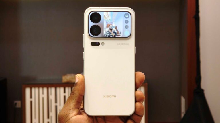 I went hands-on with the Xiaomi 18 Pro phones, and they bring two very cool display features I wish were on every Android phone