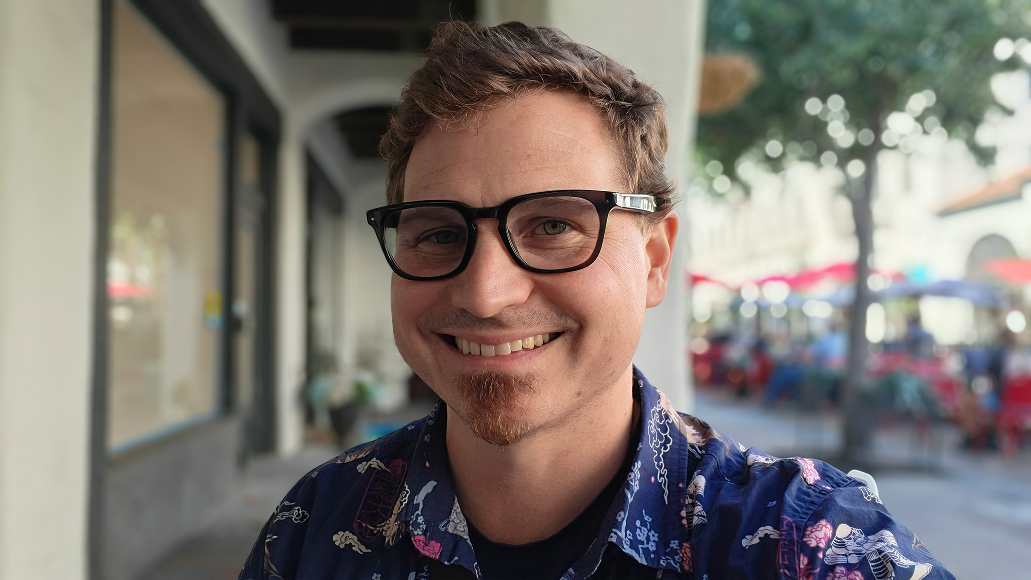 Wearing Vonder Intelligent Eyewear smart glasses