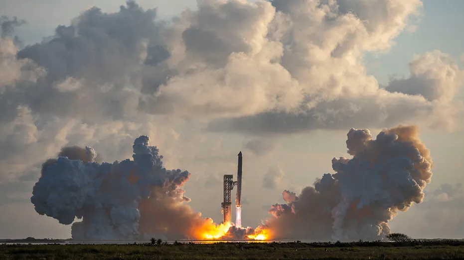 SpaceX Starship and Super Heavy v3 Booster lift off