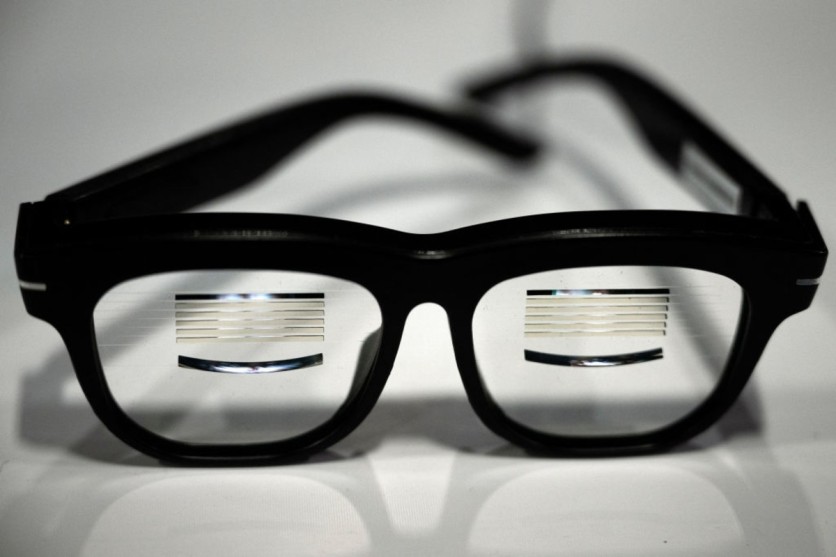 AR Glasses Waveguide Weight Cut 75%: Beijing Startup Raises $15M for Silicon Carbide Chips