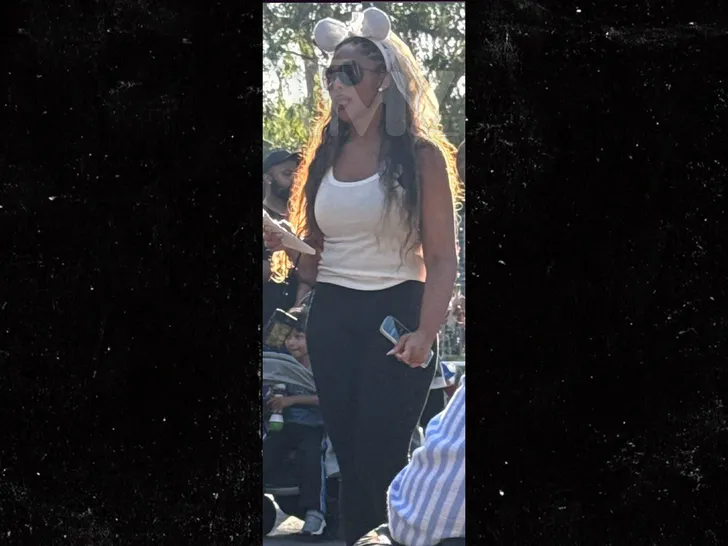 0903-Jordyn-Woods-Disneyland-1