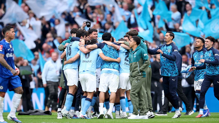 Photo of Manchester City players.