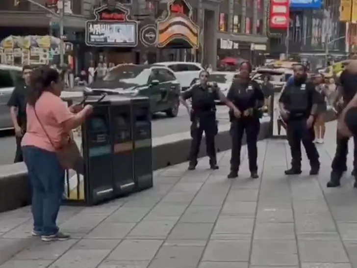 A woman reportedly confronted NYPD officers while holding two knives, shortly after she allegedly stabbed multiple people, according to police reports. The scene remains active 2