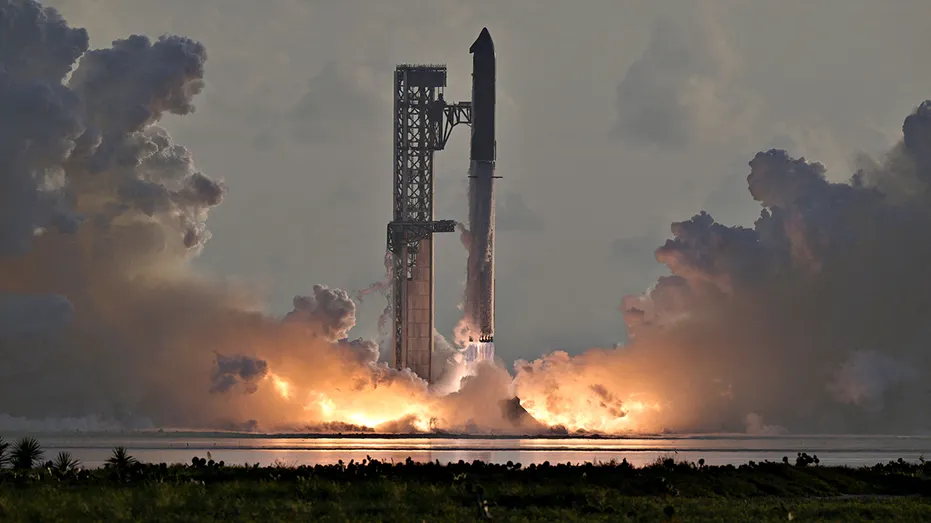 SpaceX Starship and Super Heavy v3 Booster lift off