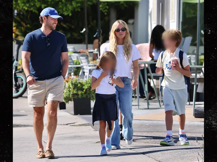 Sydney Sweeney joins Scooter Braun and kids for a smoothie run in LA backgrid 1
