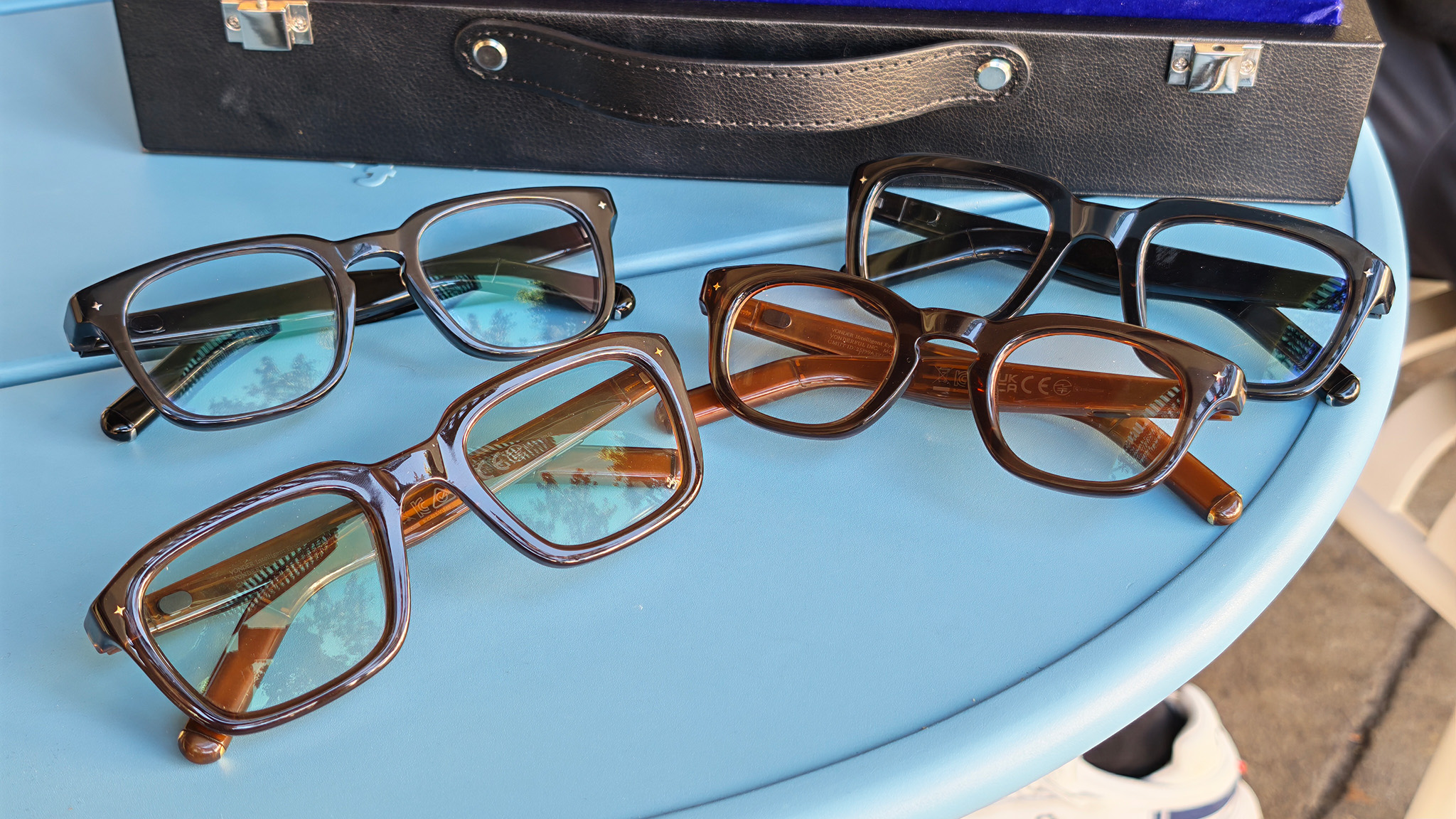 Different styles and colors of Vonder Intelligent Eyewear