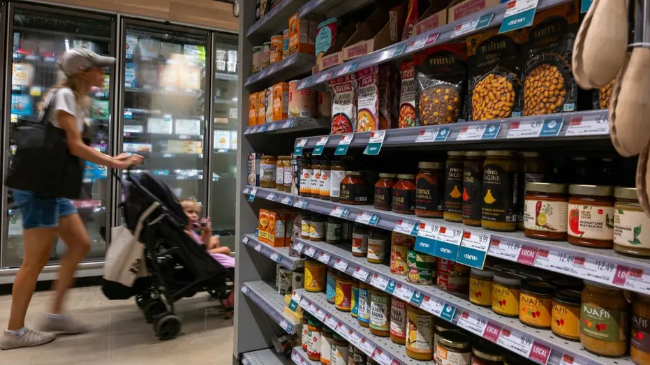 Grocery store shopper