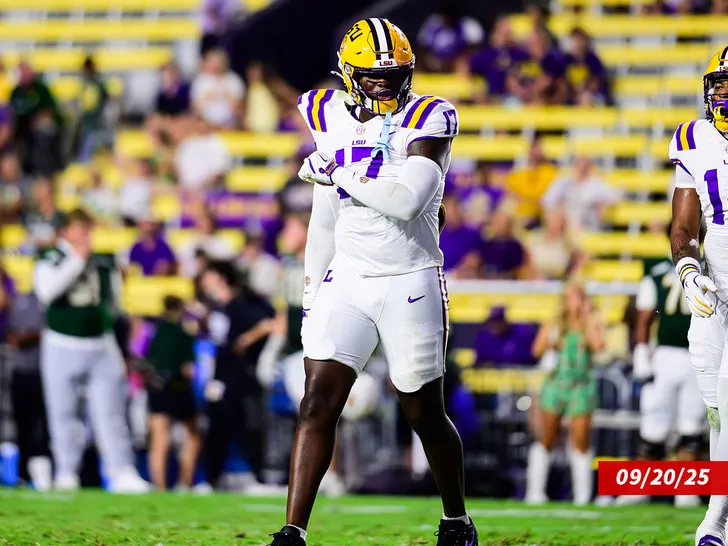 Damien Shanklin on the field getty