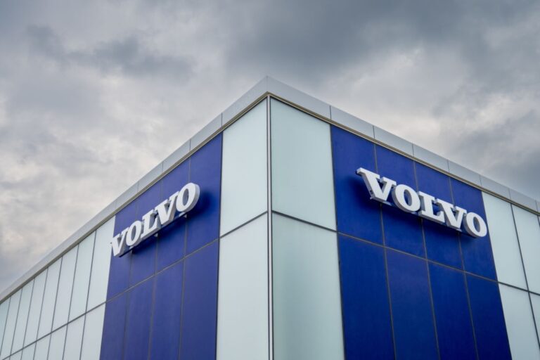 Volvo Cars Pulls 2026 Guidance as China Sales Crater and US Recovery Lags