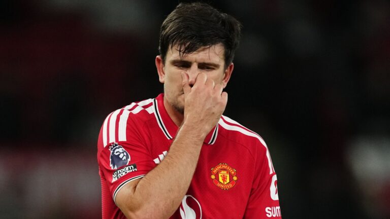 Gary Neville warns Man Utd players to ‘get a grip’ or face a worrying few weeks after draw with 10-man Spurs | Football News