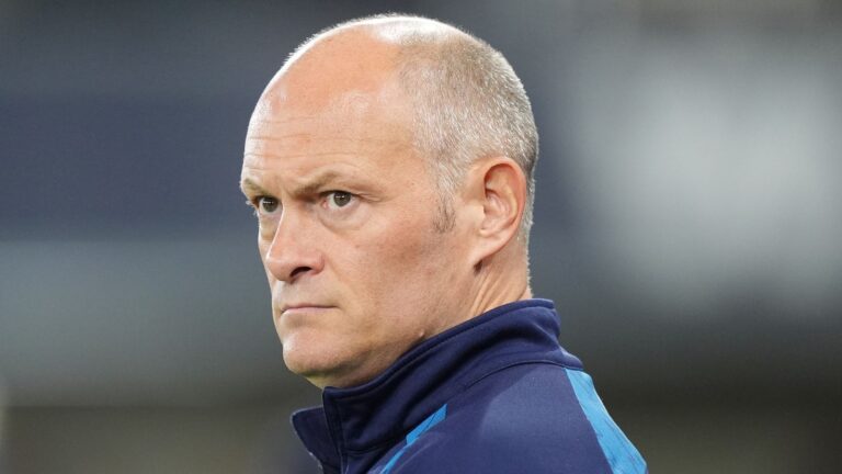 Millwall: Alex Neil criticises decision to pause game against Swansea after alleged racist chanting towards Eom Ji-Sung | Football News