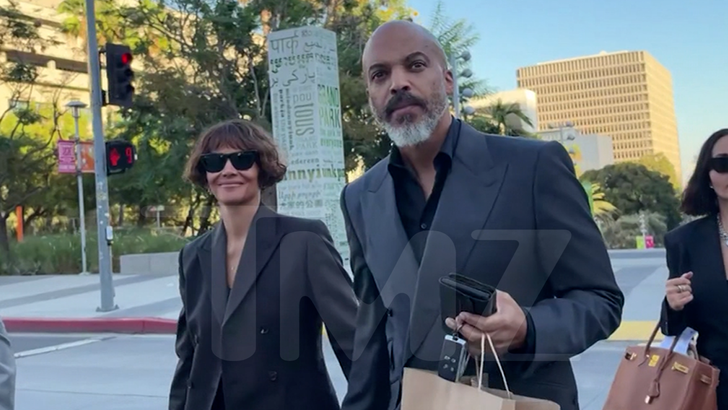 halle-leaving-court-kal