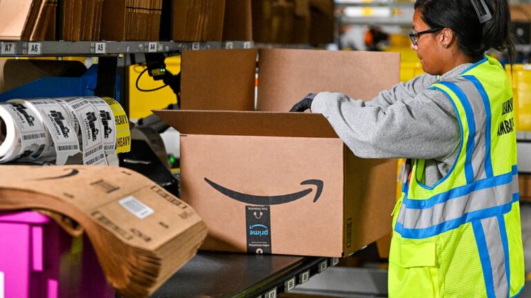Amazon to hire more than 300,000 workers for holiday season