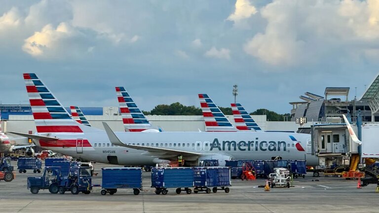 American Airlines says airfares will stay high despite fuel drop