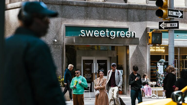 Sweetgreen’s new incentive plan could push manager pay above $200K