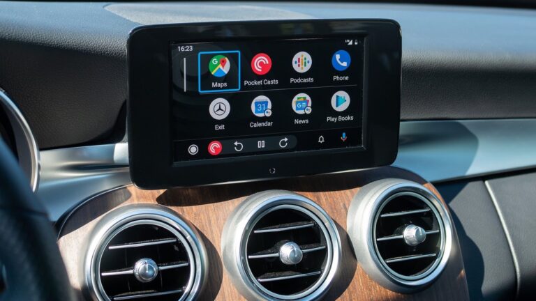 Closed foldables cause Android Auto calls to fail: Moto and Google are investigating