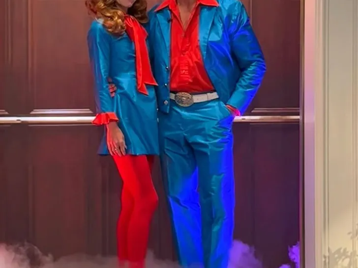 1005-Halloween-Couples-Costume-Guess-Who-Sub1